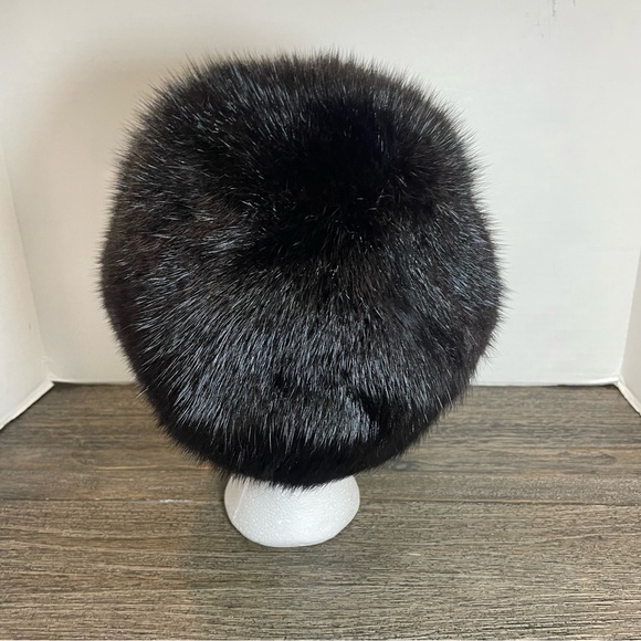 Boutique Kate’s Elegant Black Muskrat Fur hat. Pre-owned. main image 7
